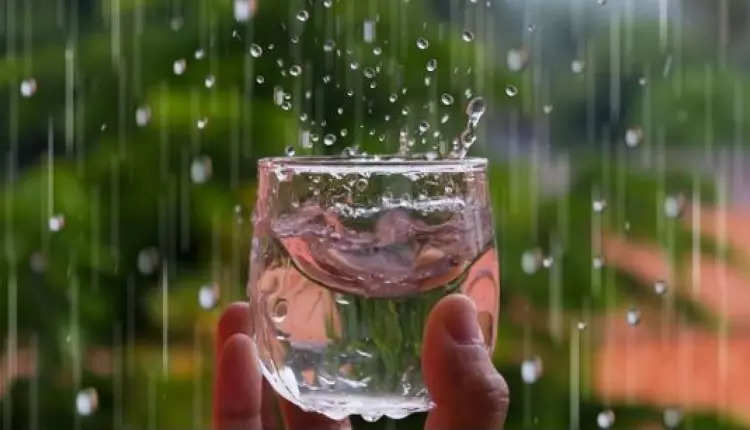 बारिश का पानी ला सकता है जीवन में खुशहाली, जानिए बारिश के पानी के चमत्कारी उपाय