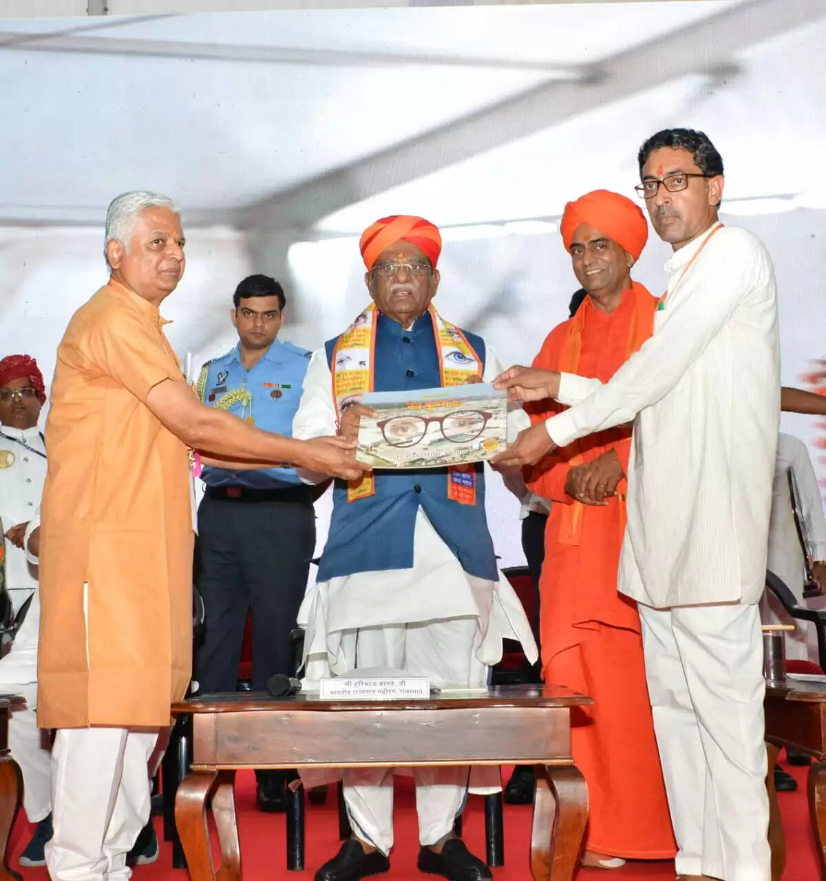 बाबा रामदेव नेत्र कुंभ 2025: दुनिया में वही पूज्य होता है, जो जनकल्याण के लिए कार्य करता है- राज्यपाल&nbsp;हरिभाऊ बागडे&nbsp;