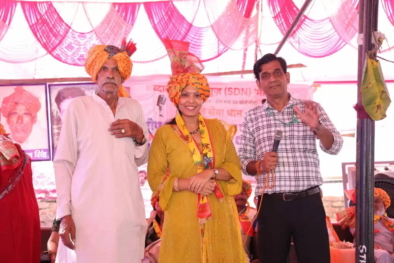 नोएडा में&nbsp;श्रीमद् भागवत कथा के बाद राष्ट्रीय शब्दावली कवि सम्मेलन का आयोजन संपन्न &nbsp; &nbsp;&nbsp;