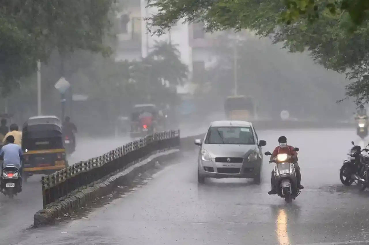 Weather: इन इलाकों में होगी बारिश, अभी जारी रहेगी कड़ाके की ठंड