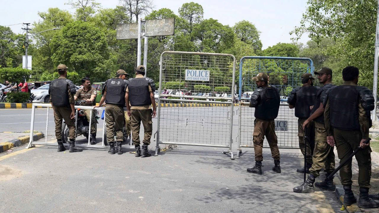 Pakistan: अल्टीमेटम खत्म, अब पूर्व प्रधानमंत्री इमरान खान के घर छापेमारी की तैयारी में पंजाब पुलिस