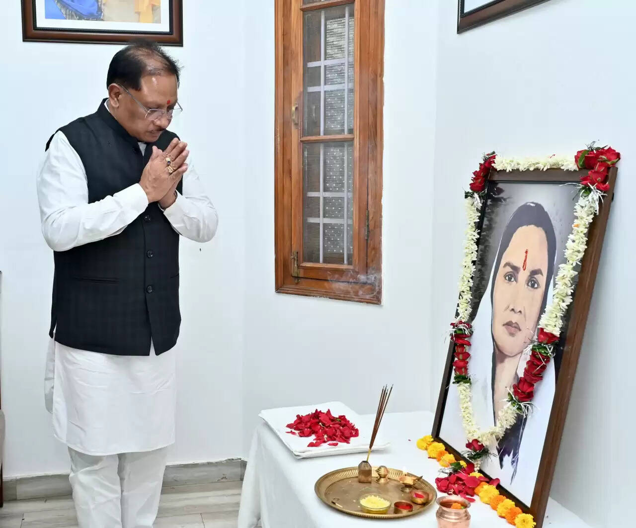 CG News: सीएम साय ने छत्तीसगढ़ की प्रथम महिला सांसद और महान समाजसेविका स्वर्गीय मिनीमाता जी की पुण्यतिथि पर उन्हें भावभीनी श्रद्धांजलि अर्पित की&nbsp;