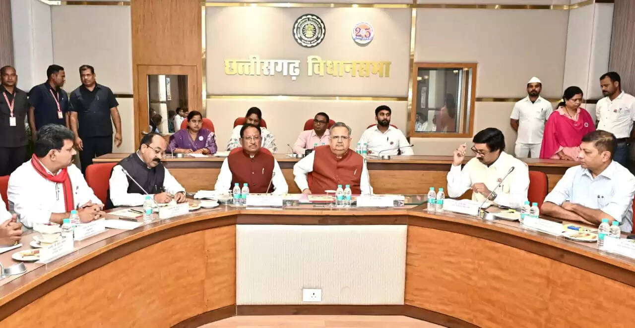 छत्तीसगढ़ में PM मोदी के आगमन की तैयारियाँ तेज़, विधानसभा अध्यक्ष&nbsp;रमन सिंह और सीएम&nbsp;साय ने की उच्चस्तरीय बैठक