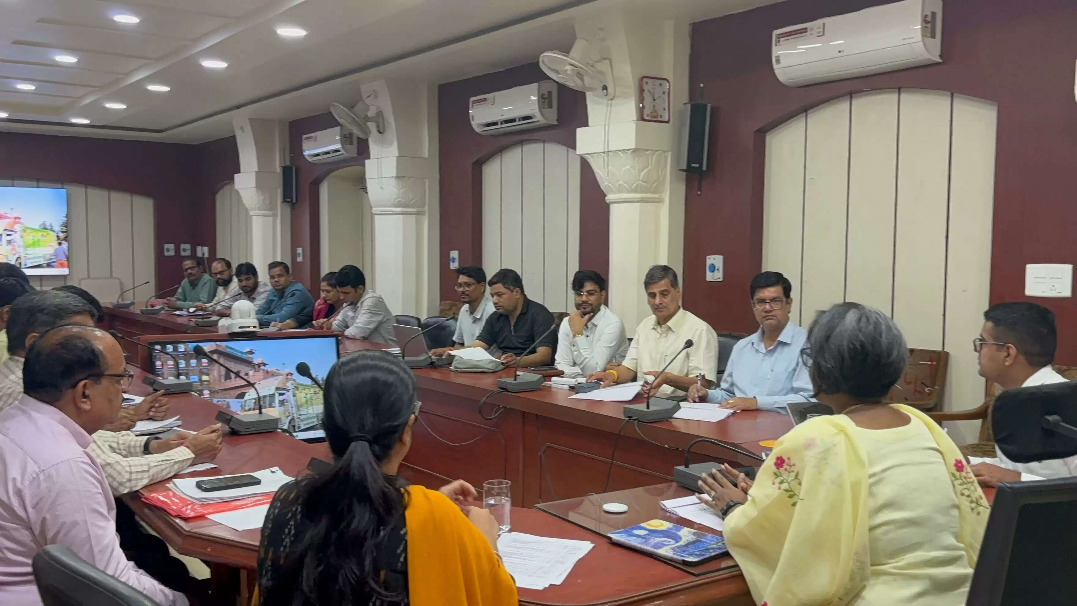 Rajasthan News: हरियालो राजस्थान अभियान अंतर्गत दिए गए टारगेट को सोमवार तक करें पूरा, अन्यथा दी जाएगी चार्जशीट- जिला कलेक्टर&nbsp;वृष्णि&nbsp;