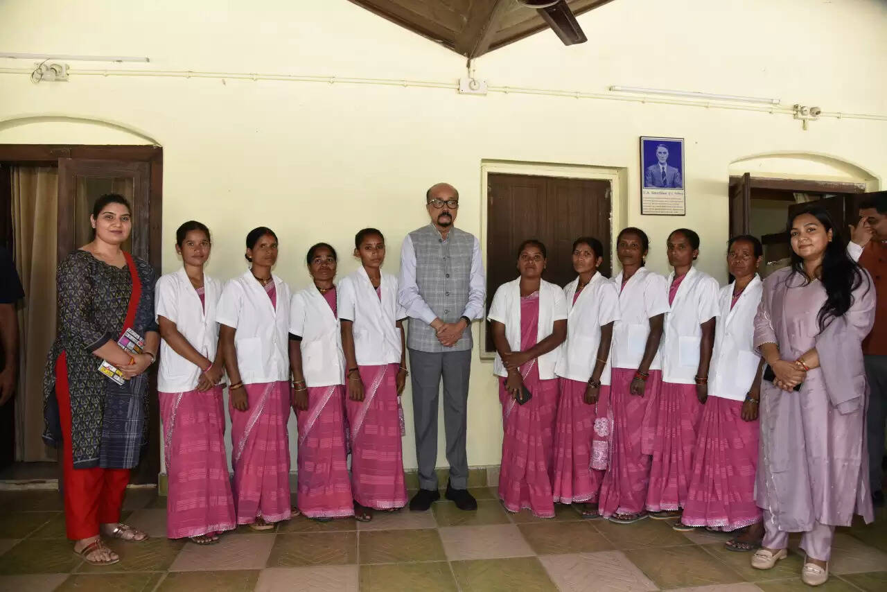 CG News: राज्यपाल रमेन डेका ने आज धमतरी के दुगली में वनधन विकास केन्द्र का किया अवलोकन