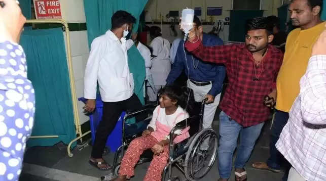 MP News: जबलपुर के एकलव्य आवासीय विद्यालय में खाना खाने के बाद 80 छात्र-छात्राएं बीमार, अस्पताल में भर्ती