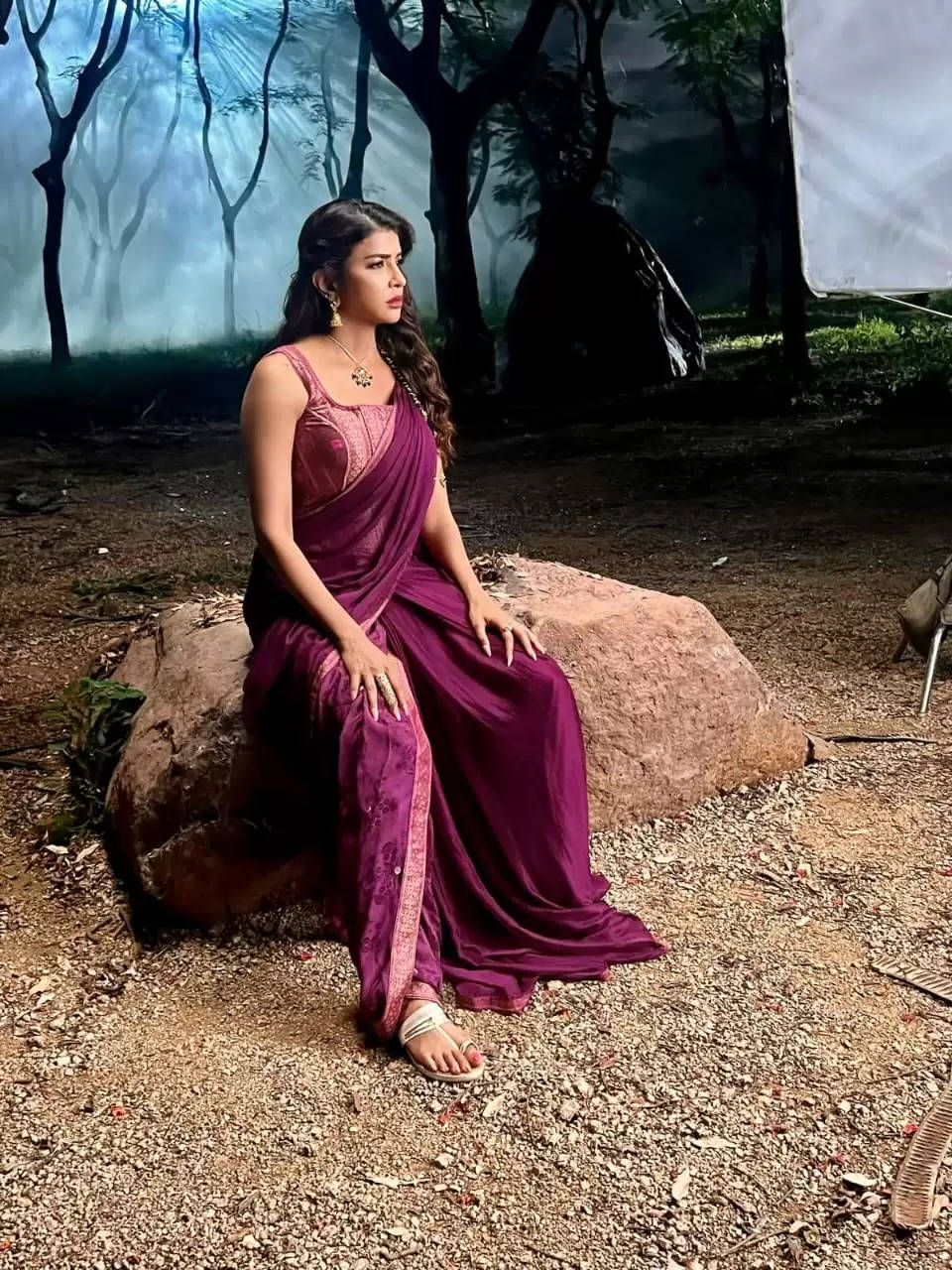 अभिनेत्री लक्ष्मी मांचू ने डिज्नी प्लस हॉटस्टार पर अपनी आगामी वेब श्रृंखला 'यक्षिणी' पर खुलकर बात की, प्रशंसकों के लिए आगे क्या होने वाला है इसकी झलक साझा की