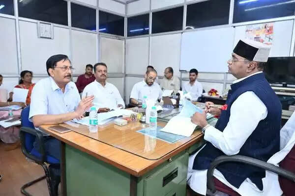 मंत्री विश्वास कैलाश सारंग ने मध्यप्रदेश राज्य सहकारी उपभोक्ता संघ की गतिविधियों की समीक्षा की