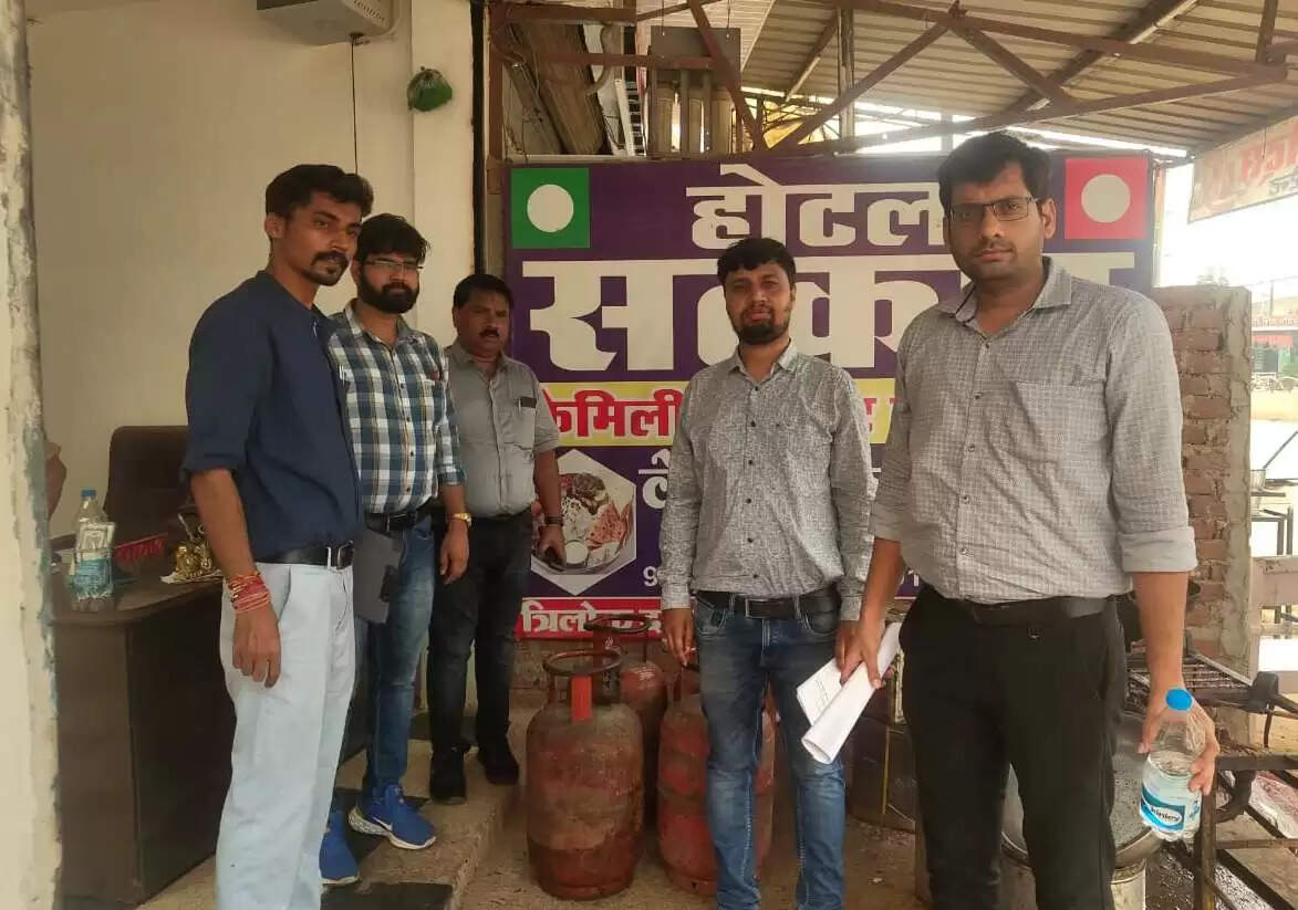 CG News: कलेक्टर लंगेह के निर्देश पर खाद्य विभाग की बड़ी कार्रवाई: सरायपाली-बसना के होटल और ढाबों की जांच के दौरान 57 गैस सिलेंडर जब्त&nbsp;