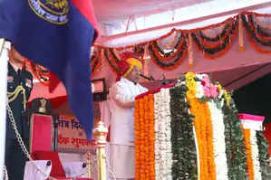 Bhopal News: राज्यपाल मंगुभाई पटेल ने राज्य स्तरीय कार्यक्रम में फहराया तिरंगा