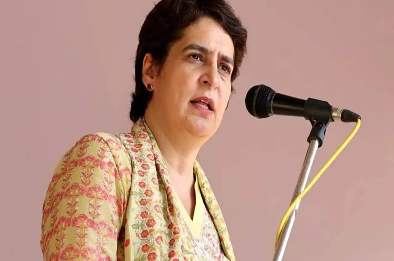 Priyanka Gandhi ने हिजाब विवाद पर सरकार को घेरा, कहा- 'बिकिनी, घूंघट, जींस' मेरा अधिकार